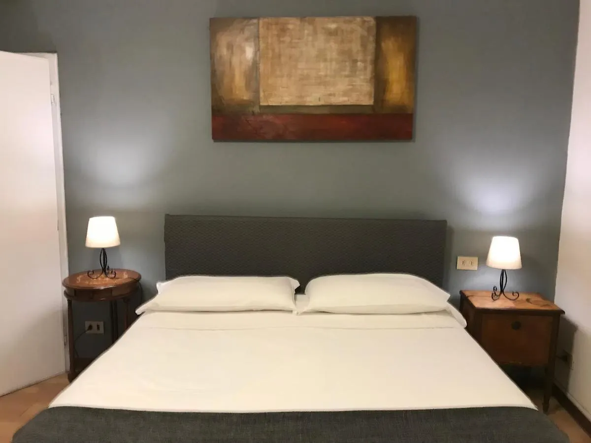 Venice And Venice Apartments - Private Rooms In Shared Apartment