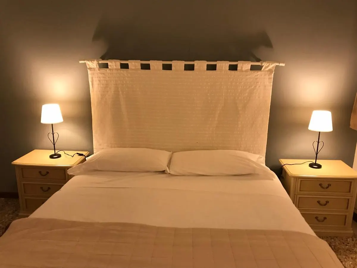 Guest house Venice And Venice Apartments - Private Rooms In Shared Apartment