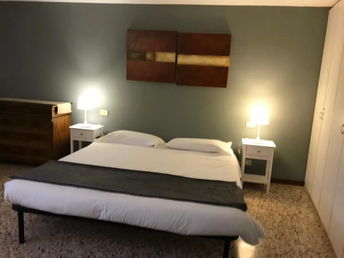 Venice And Venice Apartments - Private Rooms In Shared Apartment 2*,