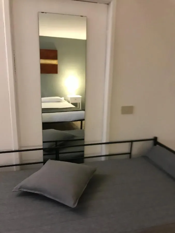 Venice And Venice Apartments - Private Rooms In Shared Apartment Guest house