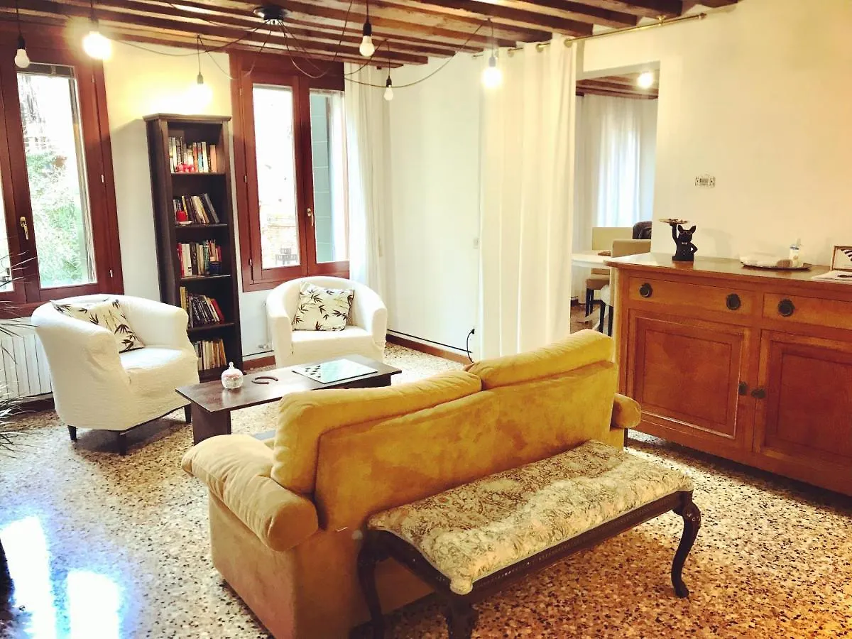 Venice And Venice Apartments - Private Rooms In Shared Apartment Guest house