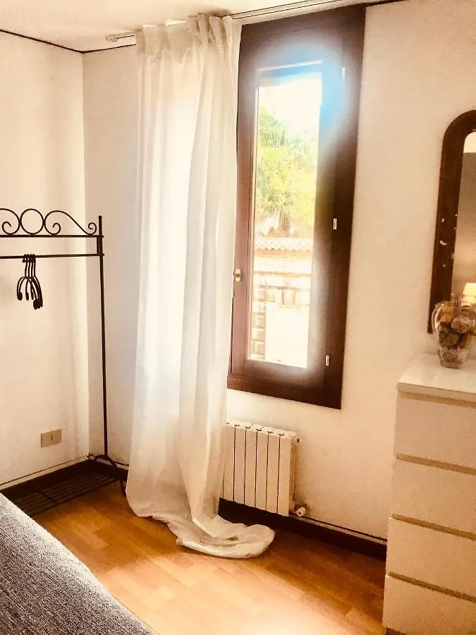 Guest house Venice And Venice Apartments - Private Rooms In Shared Apartment