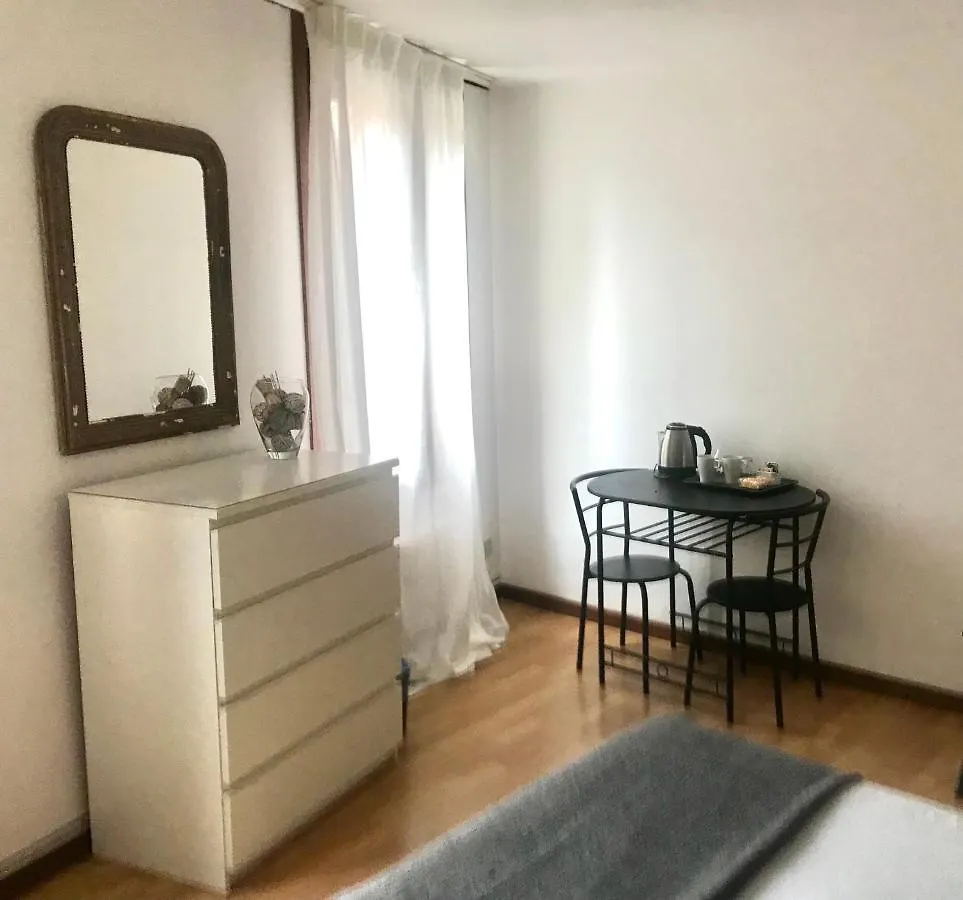 Venice And Venice Apartments - Private Rooms In Shared Apartment Italy