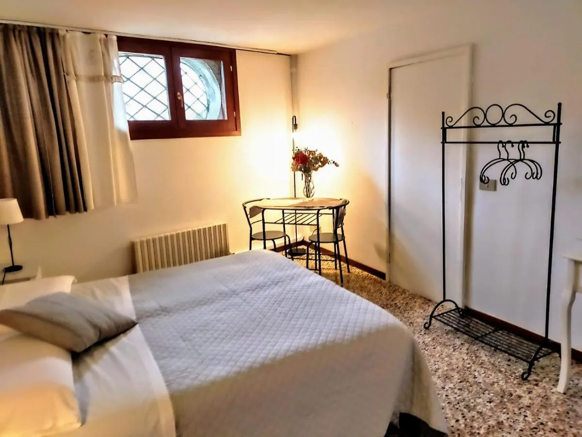 Venice And Venice Apartments - Private Rooms In Shared Apartment 2*,  Italy
