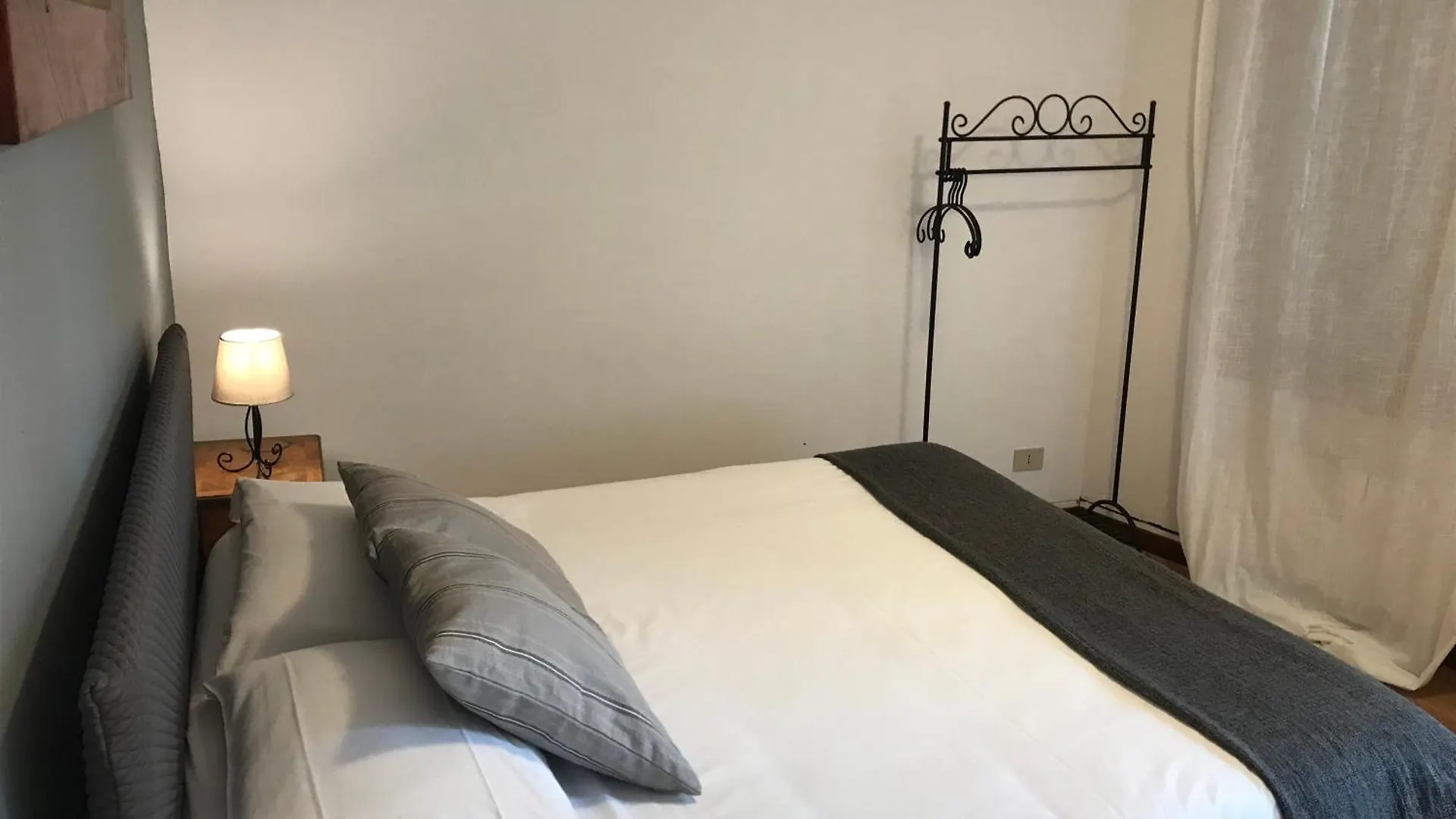 Venice And Venice Apartments - Private Rooms In Shared Apartment 2*,