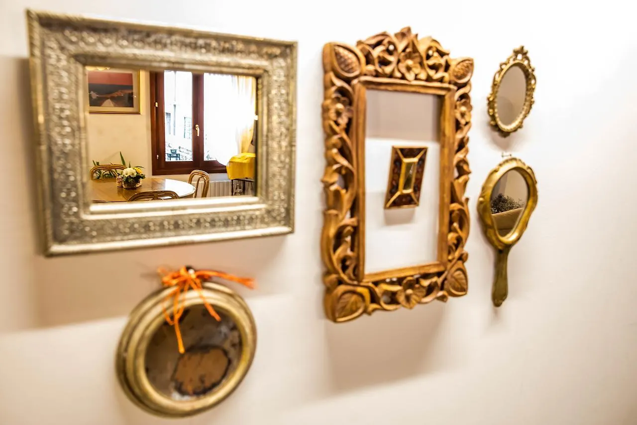 Guest house Venice And Venice Apartments - Private Rooms In Shared Apartment