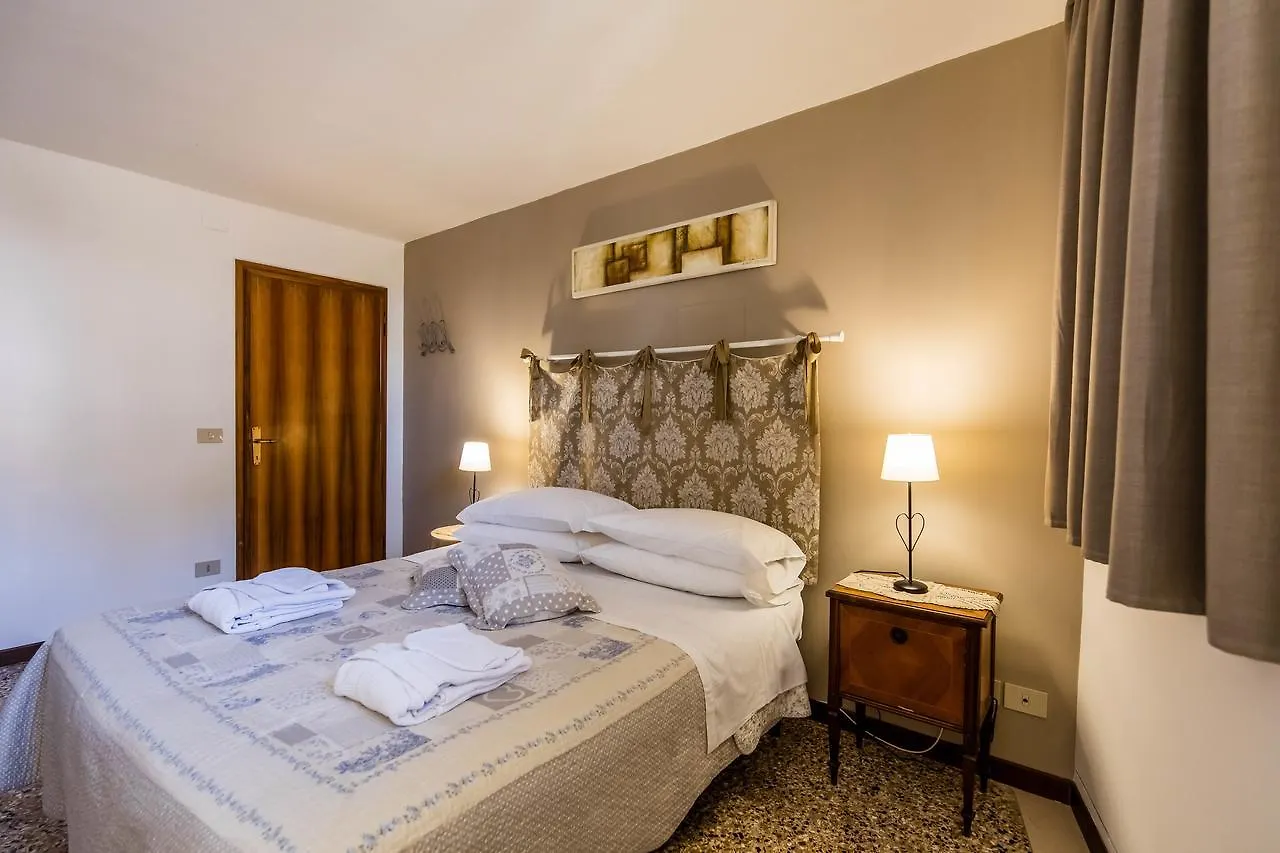 Venice And Venice Apartments - Private Rooms In Shared Apartment Guest house