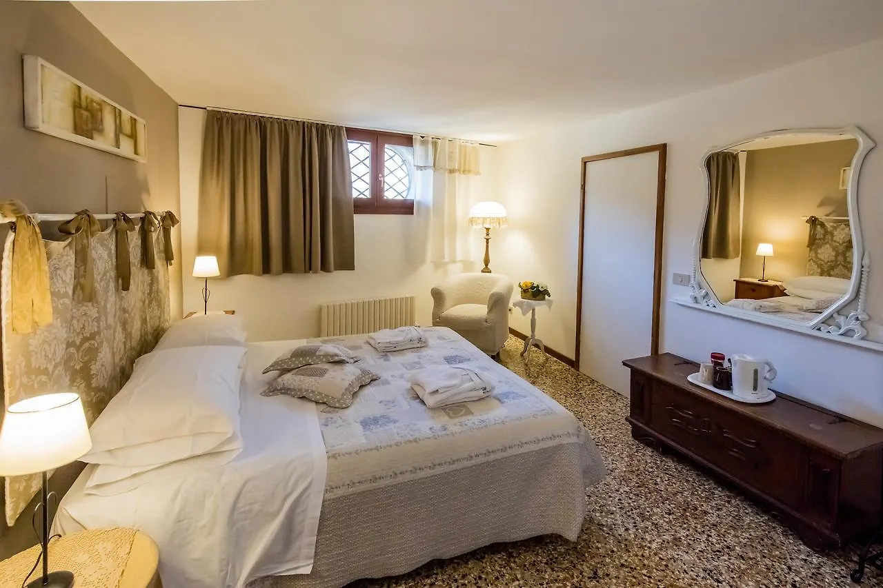 Venice And Venice Apartments - Private Rooms In Shared Apartment 2*,  Italy