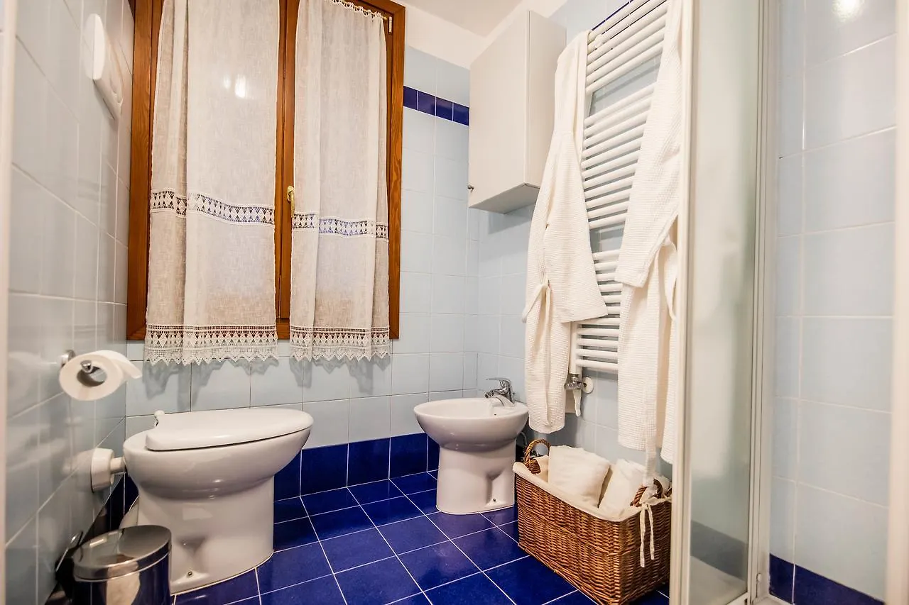 Venice And Venice Apartments - Private Rooms In Shared Apartment Italy