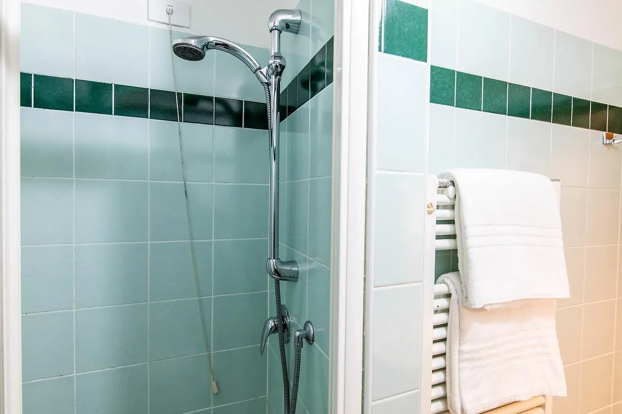 Venice And Venice Apartments - Private Rooms In Shared Apartment 2*,