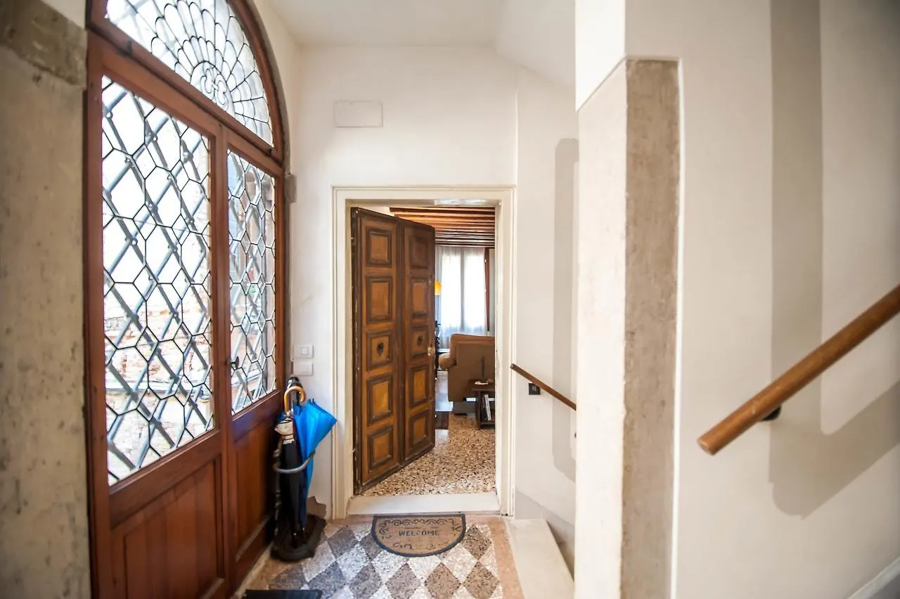 Venice And Venice Apartments - Private Rooms In Shared Apartment