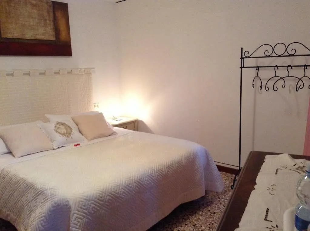 Venice And Venice Apartments - Private Rooms In Shared Apartment Guest house