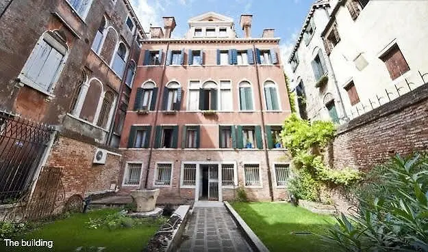Venice And Venice Apartments - Private Rooms In Shared Apartment Guest house