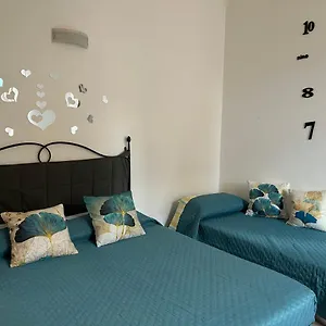 https://casa-labbraccio.it-tuscanyhotel.com
