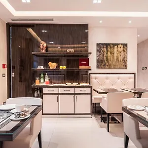 Maison Candia Luxury House 3* Rome